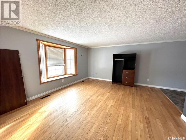 609 - 609 2nd Street W, House detached with 4 bedrooms, 2 bathrooms and null parking in Wilkie SK | Image 3