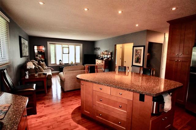 200 Rosemount Dr, House detached with 3 bedrooms, 2 bathrooms and 3 parking in Kitchener ON | Image 25
