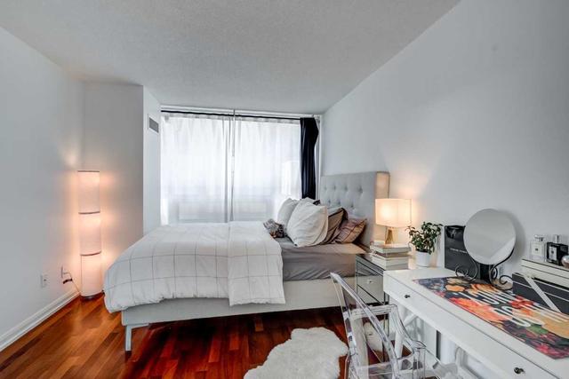 511 - 111 Elizabeth St, Condo with 2 bedrooms, 2 bathrooms and 1 parking in Toronto ON | Image 9