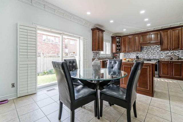 65 Bluffwood Cres, House detached with 4 bedrooms, 5 bathrooms and 6 parking in Brampton ON | Image 5