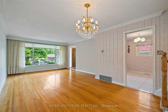 36 Angora St, House detached with 3 bedrooms, 3 bathrooms and 3 parking in Toronto ON | Image 6