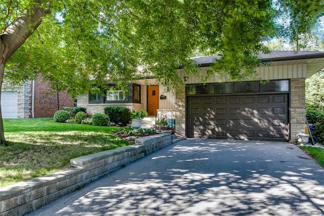 18 Woodway Tr, House detached with 3 bedrooms, 2 bathrooms and 4 parking in Toronto ON | Image 30