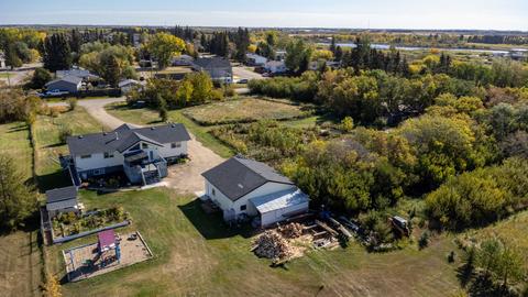 5301 50 Street, House detached with 5 bedrooms, 3 bathrooms and 3 parking in Vermilion River County AB | Card Image