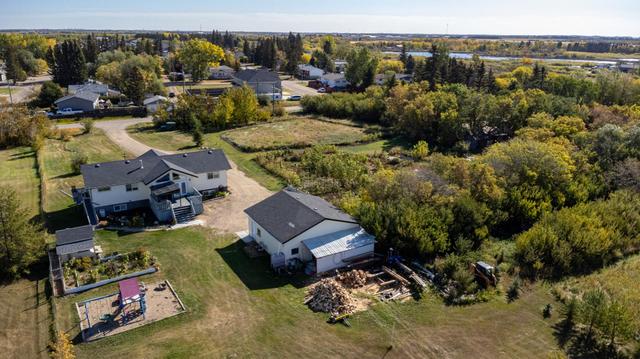 5301 50 Street, House detached with 5 bedrooms, 3 bathrooms and 3 parking in Vermilion River County AB | Image 1