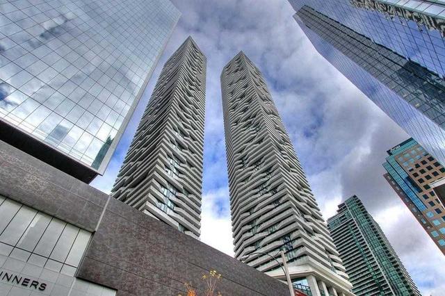 3804 - 88 Harbour St, Condo with 2 bedrooms, 2 bathrooms and 1 parking in Toronto ON | Card Image