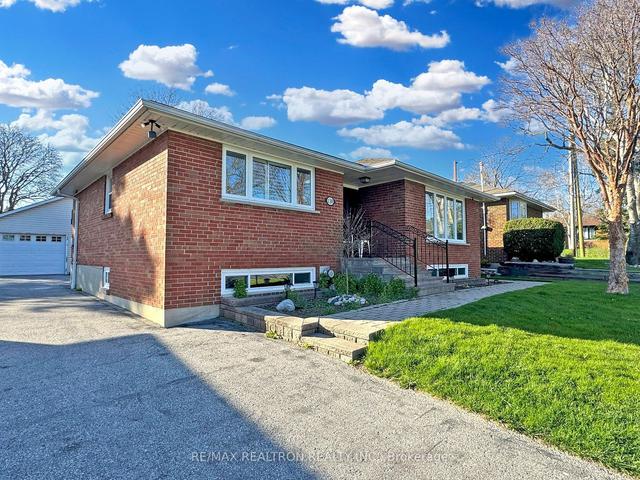 130 Broadlands Blvd, House detached with 3 bedrooms, 2 bathrooms and 8 parking in Toronto ON | Image 23