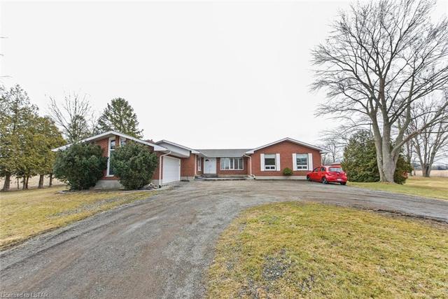 25465 Queens Line, House detached with 5 bedrooms, 3 bathrooms and null parking in West Elgin ON | Image 2
