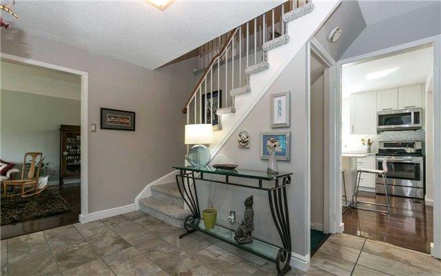 104 Reynier Dr, House detached with 4 bedrooms, 3 bathrooms and 4 parking in Brampton ON | Image 4