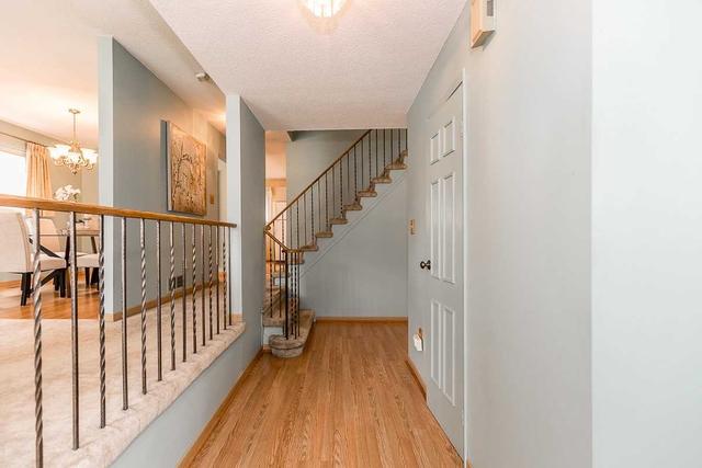 112 Eastman Cres, House detached with 3 bedrooms, 3 bathrooms and 4 parking in Newmarket ON | Image 19