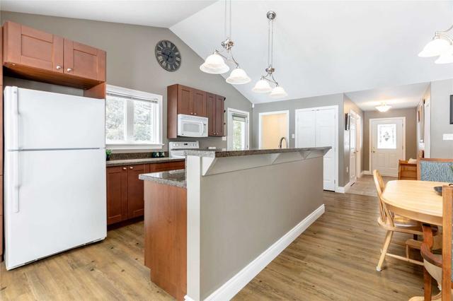 18 Juniper Cres, House detached with 3 bedrooms, 3 bathrooms and 14 parking in Kawartha Lakes ON | Image 11