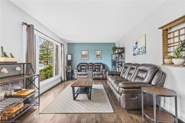 674 Sussex Boulevard, House detached with 4 bedrooms, 2 bathrooms and 2 parking in Kingston ON | Image 38