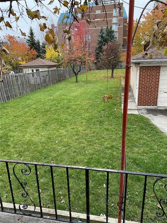 upper - 215 Cocksfield Ave, House detached with 2 bedrooms, 1 bathrooms and 1 parking in Toronto ON | Image 7