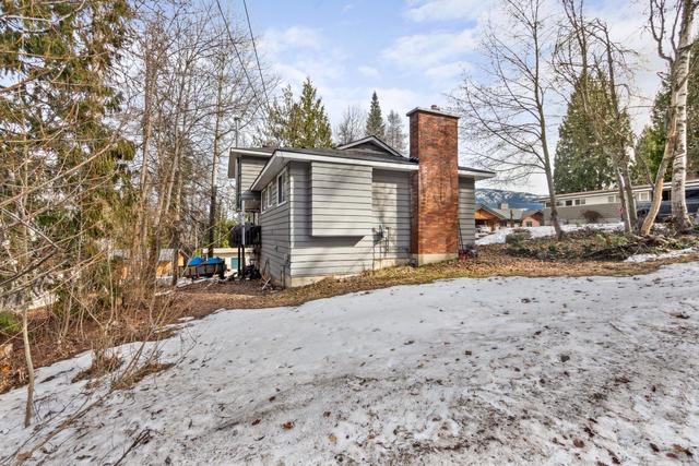 2740 Tamarack Avenue, House detached with 4 bedrooms, 3 bathrooms and 2 parking in Rossland BC | Image 57
