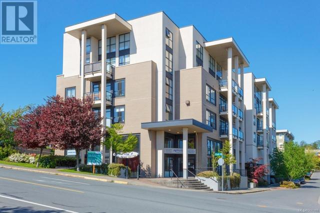 405 - 820 Short St, Condo with 2 bedrooms, 2 bathrooms and 1 parking in Saanich BC | Image 1