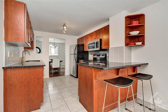273 Ridgepark Private, Home with 3 bedrooms, 2 bathrooms and 1 parking in Ottawa ON | Image 12
