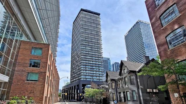 2509 - 125 Peter St, Condo with 2 bedrooms, 1 bathrooms and 1 parking in Toronto ON | Image 1