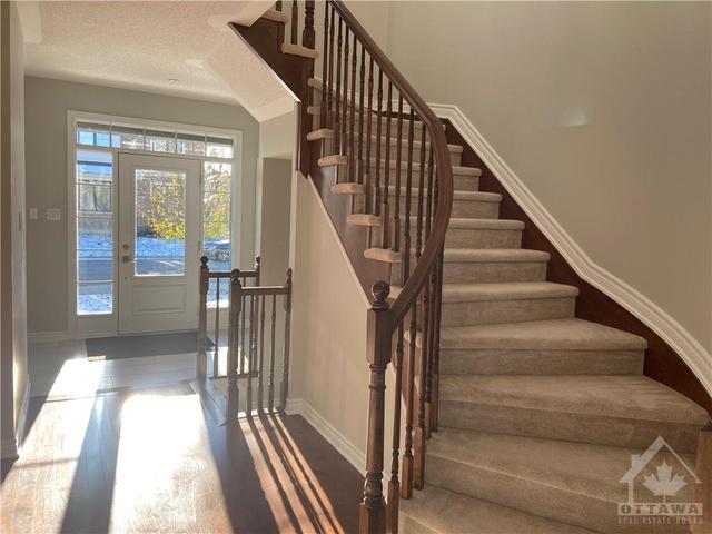 130 Westover Crescent, House detached with 4 bedrooms, 3 bathrooms and 4 parking in Ottawa ON | Image 3