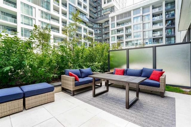 215 - 27 Bathurst St, Condo with 2 bedrooms, 2 bathrooms and 1 parking in Toronto ON | Image 14