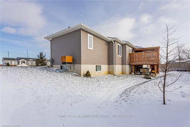534 Scenic Crt, House detached with 2 bedrooms, 2 bathrooms and 4 parking in Warwick ON | Image 17
