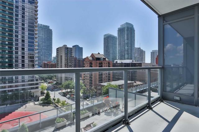 809 - 30 Roehampton Ave, Condo with 1 bedrooms, 1 bathrooms and 1 parking in Toronto ON | Image 11