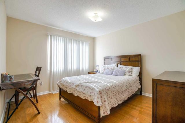 Upper - 23 Trasure Dr, House detached with 4 bedrooms, 3 bathrooms and 3 parking in Brampton ON | Image 16