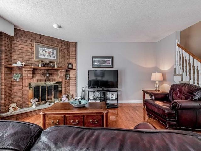 80 Sparklett Cres, House semidetached with 3 bedrooms, 2 bathrooms and 3 parking in Brampton ON | Image 4
