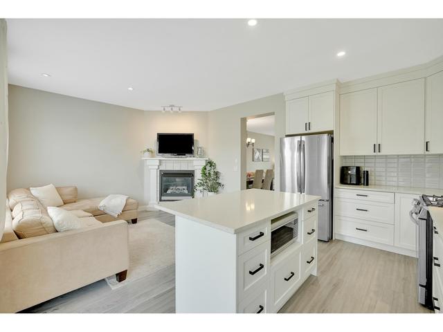 6736 184 Street, House attached with 4 bedrooms, 4 bathrooms and 3 parking in Surrey BC | Image 11