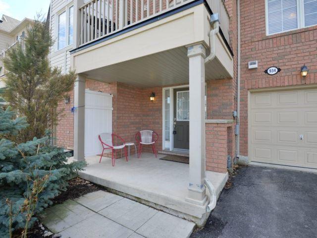 934 Ambroise Cres, House attached with 2 bedrooms, 2 bathrooms and 2 parking in Milton ON | Image 3
