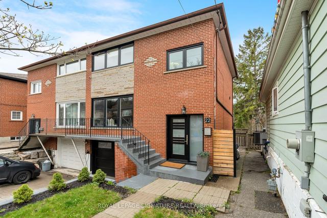 22 Hilldale Rd, House semidetached with 3 bedrooms, 3 bathrooms and 3 parking in Toronto ON | Image 15