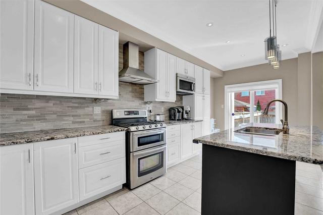61 Ozner Cres, House semidetached with 3 bedrooms, 4 bathrooms and 4 parking in Vaughan ON | Image 5