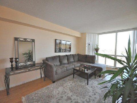 922 - 309 Major Mackenzie Dr, Condo with 2 bedrooms, 2 bathrooms and 1 parking in Richmond Hill ON | Image 2