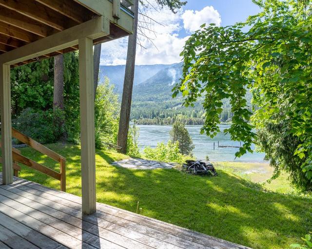7484 Highway 3a, House detached with 4 bedrooms, 3 bathrooms and null parking in Central Kootenay E BC | Image 44