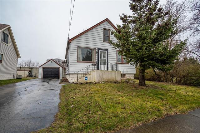6696 Bellevue Street, House detached with 3 bedrooms, 3 bathrooms and 5 parking in Niagara Falls ON | Image 2