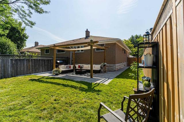 68 Sanford Cres, House semidetached with 3 bedrooms, 2 bathrooms and 4 parking in Brampton ON | Image 30