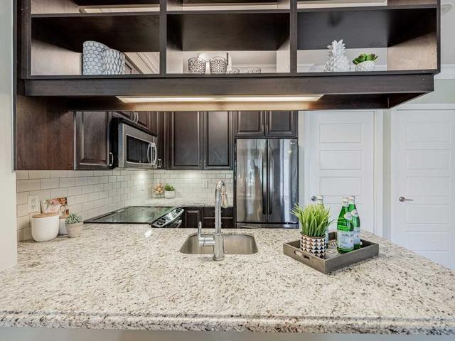 th4 - 15 Viking Lane, Townhouse with 3 bedrooms, 3 bathrooms and 2 parking in Toronto ON | Image 7