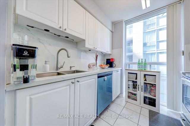 507 - 7 Michael Power Pl, Condo with 2 bedrooms, 2 bathrooms and 1 parking in Toronto ON | Image 8