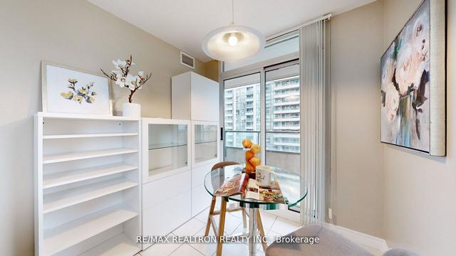 1708 - 23 Hollywood Ave, Condo with 2 bedrooms, 2 bathrooms and 1 parking in Toronto ON | Image 5