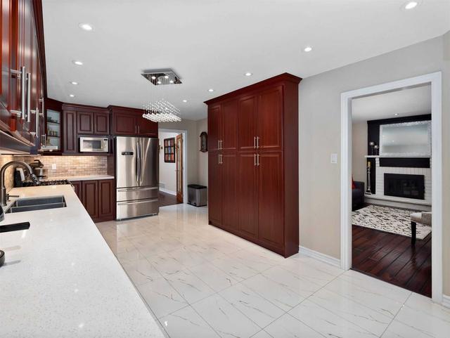 21 Coxworth Ave, House detached with 4 bedrooms, 5 bathrooms and 4 parking in Markham ON | Image 3