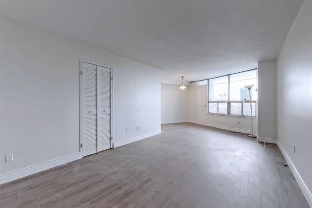 919 - 10 Edgecliff Gfwy, Condo with 3 bedrooms, 2 bathrooms and 1 parking in Toronto ON | Image 12