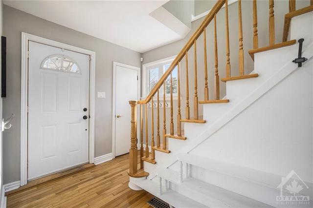 1270 Erindale Drive, House detached with 3 bedrooms, 2 bathrooms and 2 parking in Ottawa ON | Image 3