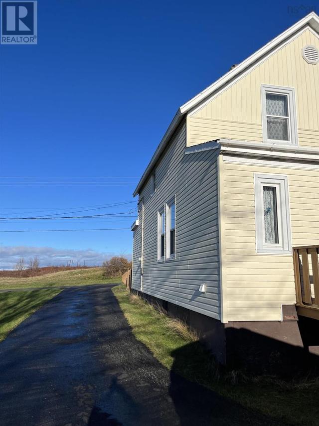 50 Church Street, House detached with 5 bedrooms, 1 bathrooms and null parking in Cape Breton NS | Card Image