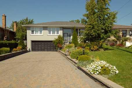 70 Burr Ave, House detached with 3 bedrooms, 2 bathrooms and 6 parking in Toronto ON | Image 1