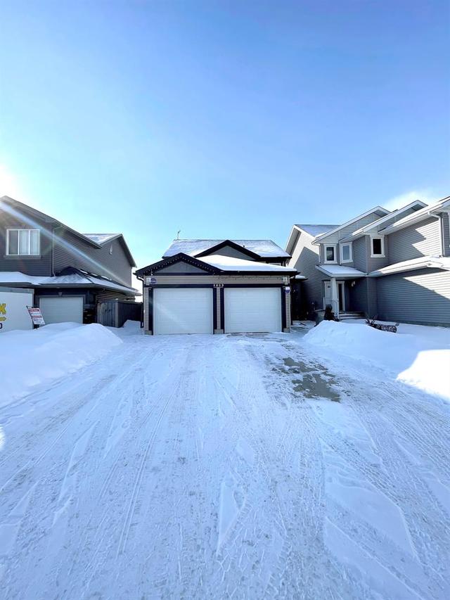 8809 94 Avenue, Home with 5 bedrooms, 2 bathrooms and 4 parking in Grande Prairie AB | Image 2