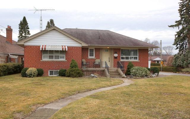 22 Spring Garden Rd, House detached with 3 bedrooms, 2 bathrooms and 4 parking in Toronto ON | Image 1