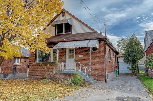 317 East 15th St, House detached with 4 bedrooms, 2 bathrooms and 5 parking in Hamilton ON | Image 1