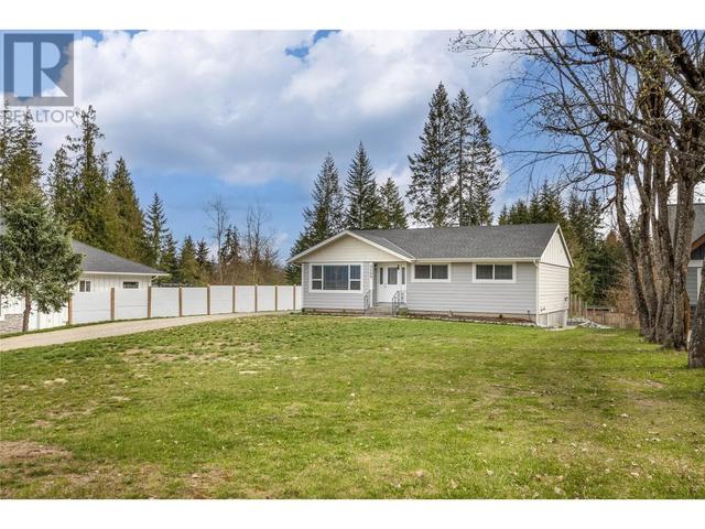 3460 30 Avenue Ne, House detached with 4 bedrooms, 3 bathrooms and null parking in Salmon Arm BC | Image 1