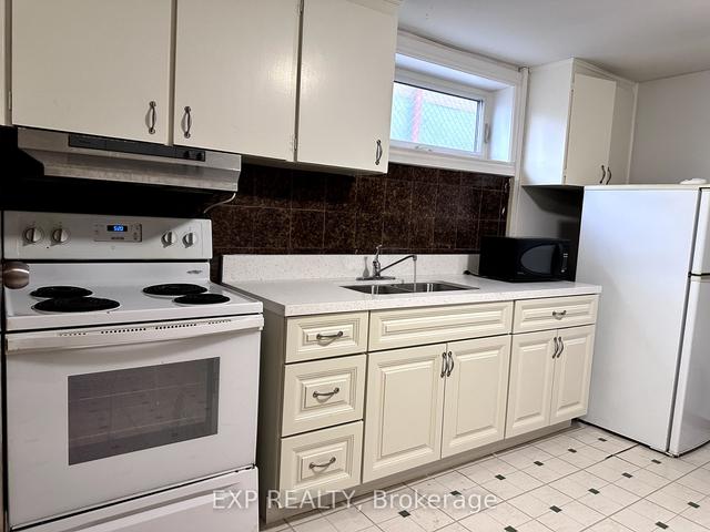 171 Sharpecroft Blvd E, House semidetached with 3 bedrooms, 2 bathrooms and 4 parking in Toronto ON | Image 29