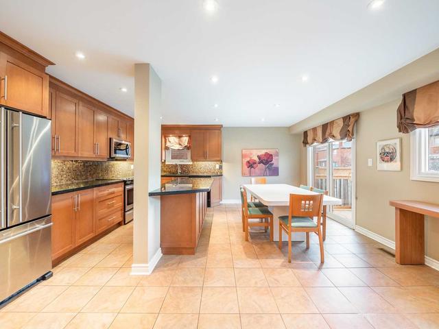379 Highcliffe Dr, House detached with 4 bedrooms, 4 bathrooms and 4 parking in Vaughan ON | Image 2