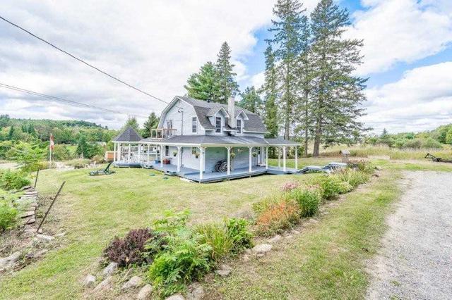 560 Rowanwood Rd, House detached with 3 bedrooms, 2 bathrooms and 5 parking in Huntsville ON | Image 1