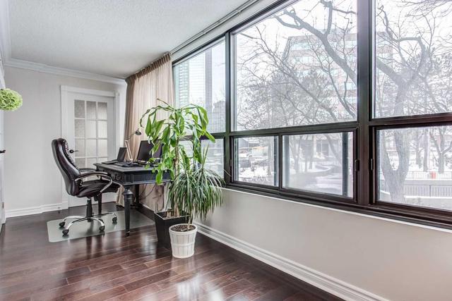 208 - 33 Elmhurst Ave, Condo with 2 bedrooms, 2 bathrooms and 1 parking in Toronto ON | Image 11